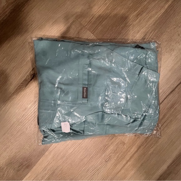 Scrub Set - Picture 2 of 6